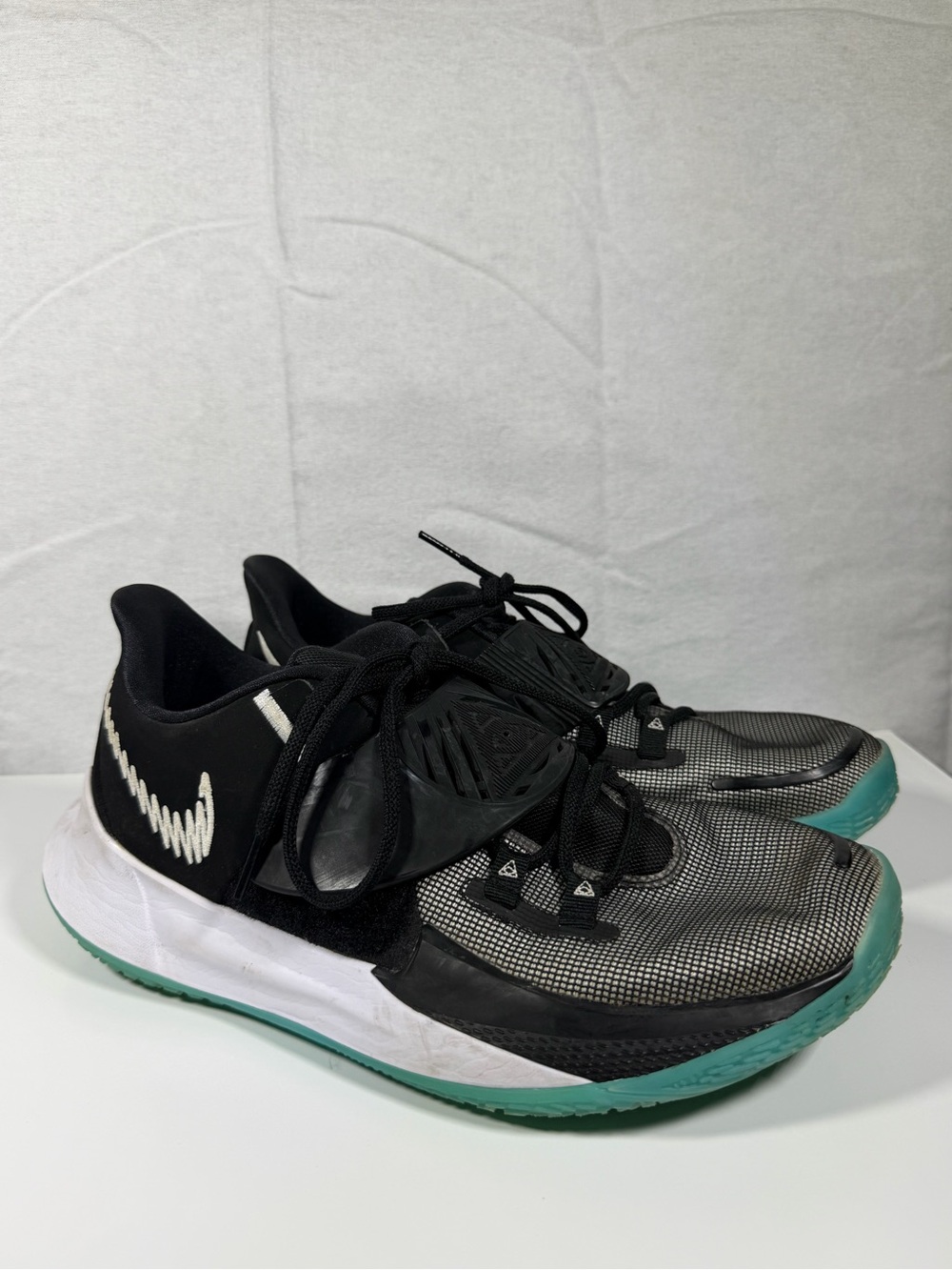 Nike Kyrie 3 low “Moon” Men’s Basketball Shoes size 11
